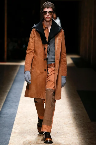 Look 15